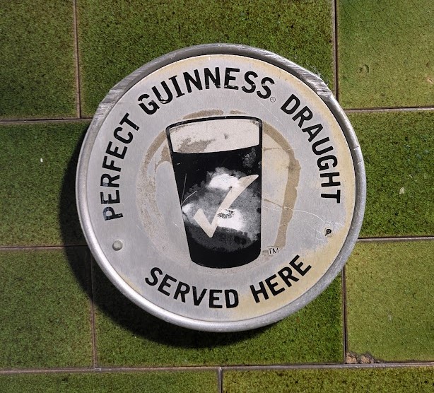 A plaque stating that perfect Guinness draft is poured in this establishment